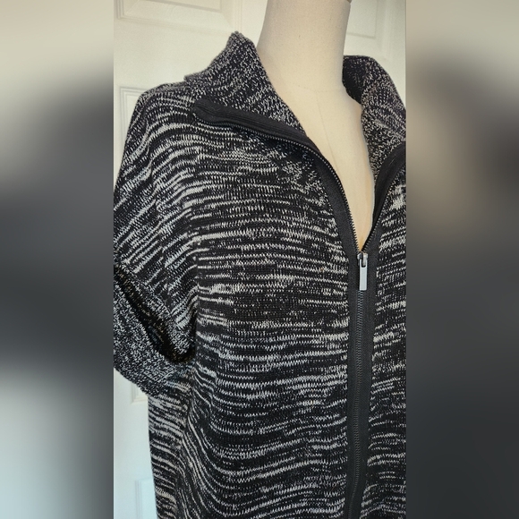 Kenneth Cole Reaction zipper sweater - Picture 2 of 7